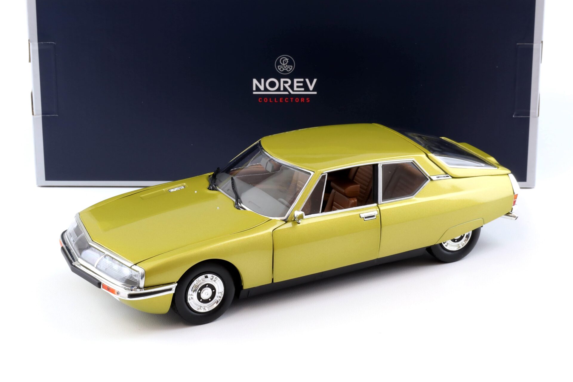 ID 98098 orig 1.jpg 1:18 Norev Citroen SM 1971 Golden Leaf metallic 181730