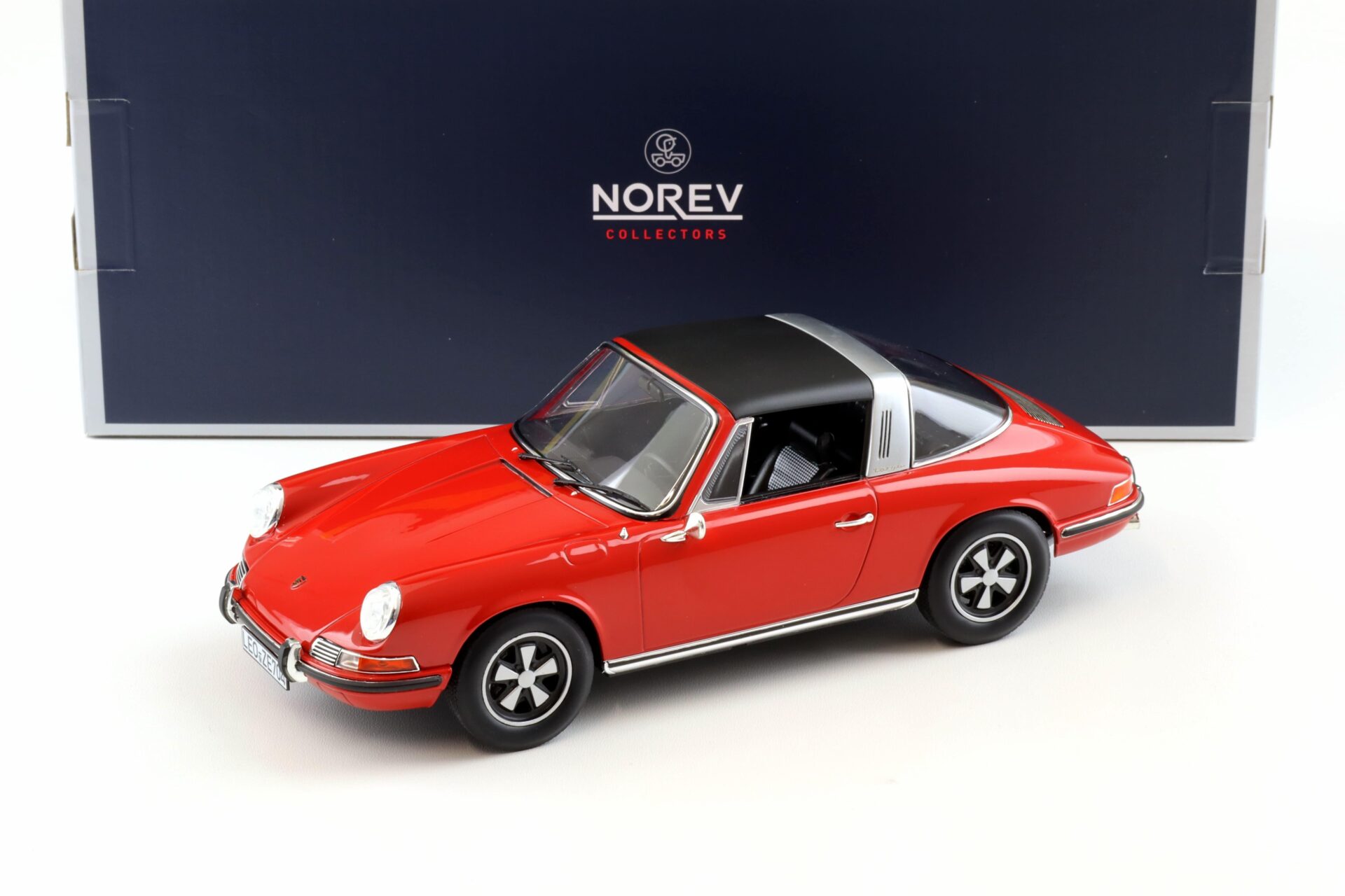 ID 98125 orig 1.jpg 1:18 Norev Porsche 911 T Targa 1971 red 187634