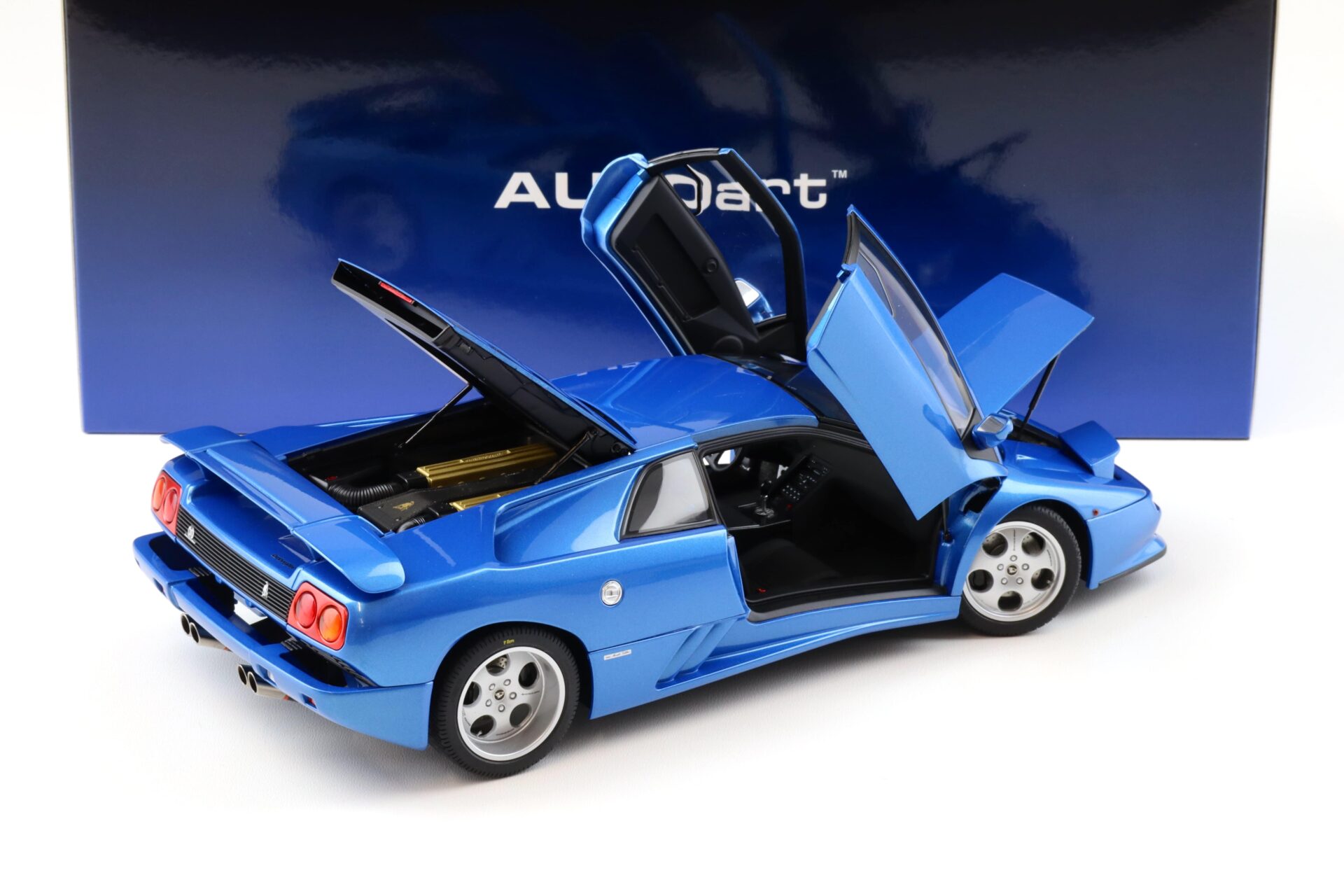 1:18 AUTOart Lamborghini Diablo SE30 - 1993 blu Sirena/ metallic blue 79156