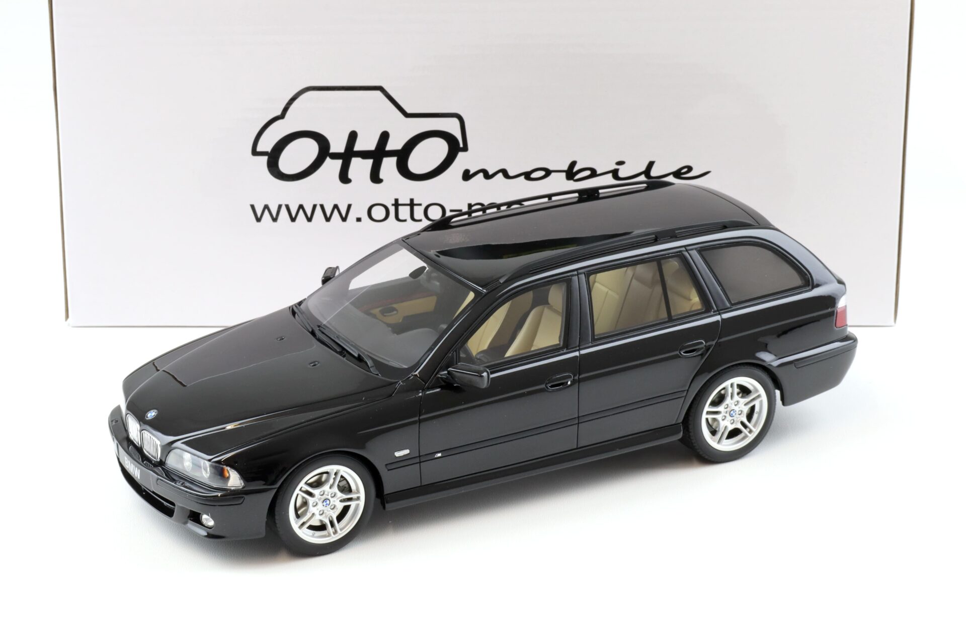 1:18 OTTO mobile OT1013 BMW 540i Touring E39 M-Pack black 2001