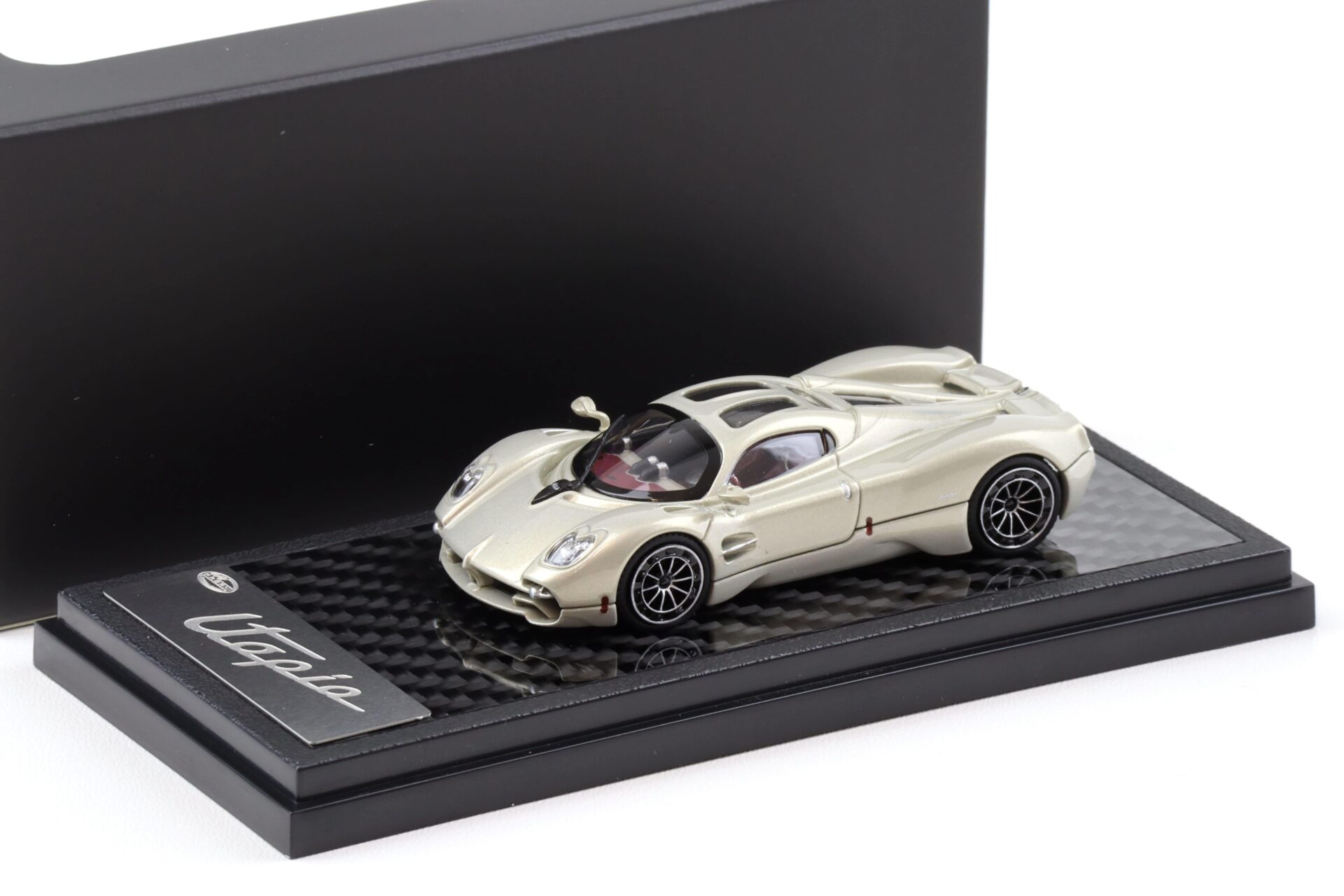 1:64 LCD Models Pagani Utopia Coupe Grigio Rinascimento light gold LCD64039-GO