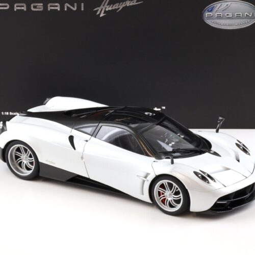 1:18 AUTOart Signature Pagani Huayra 2011 pearl white DIECAST 78267