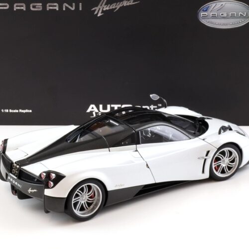 1:18 AUTOart Signature Pagani Huayra 2011 pearl white DIECAST 78267