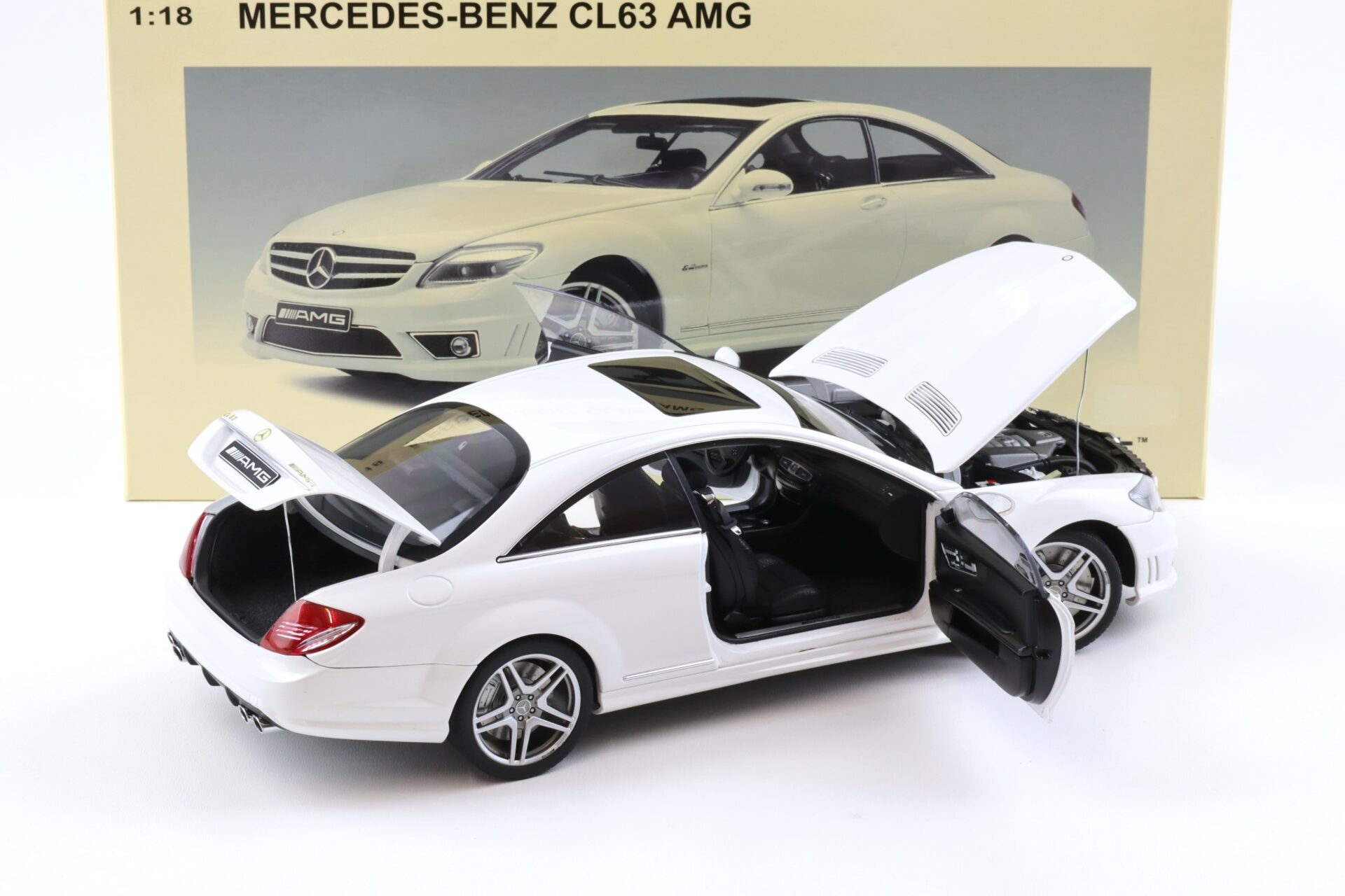 1:18 AUTOart Mercedes CL63 AMG Coupe white DIECAST 76167