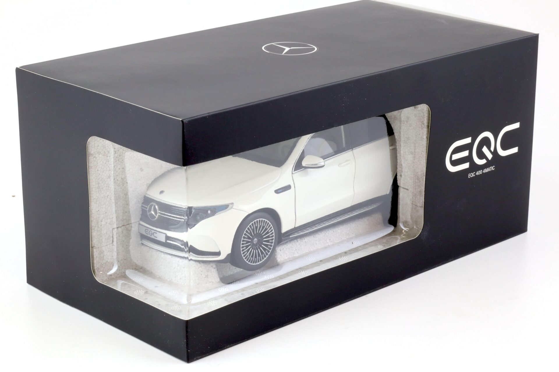 1:18 NZG Mercedes EQC 400 4Matic N293 diamond white bright DEALER VERSION