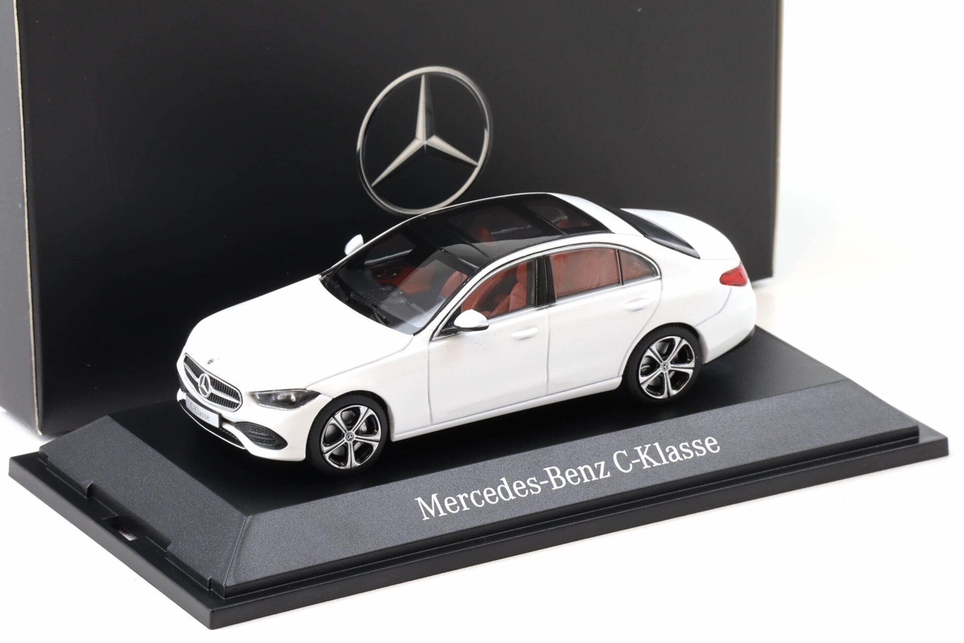 1:43 Herpa Mercedes C-Klasse Limousine (W206) opalite white 2021 DEALER VERSION