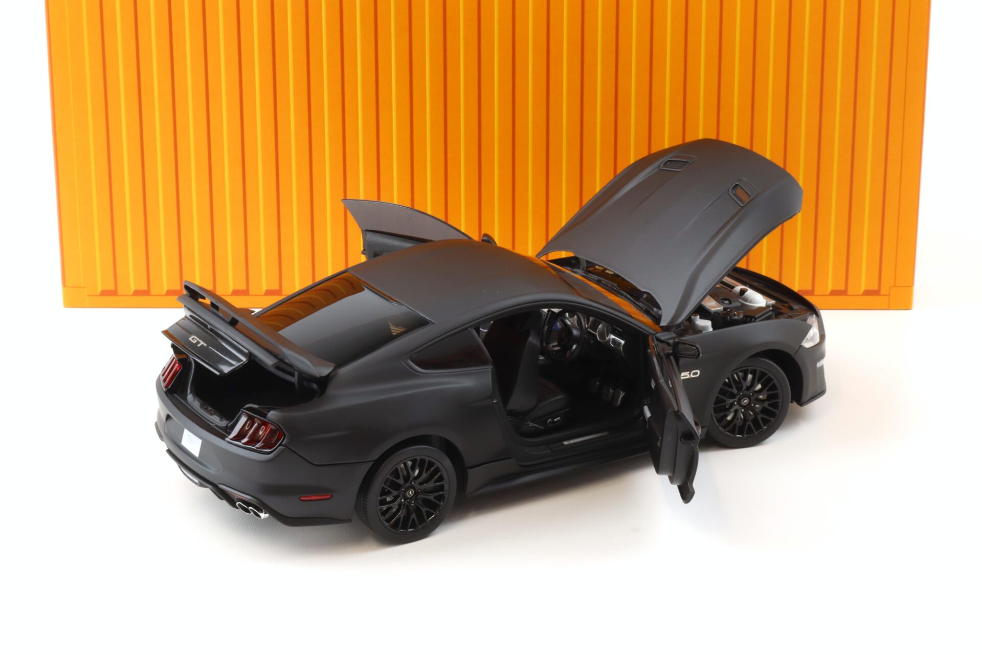 1:18 Diecast Masters 2019 Ford Mustang GT 5.0 Coupe RHD matt black