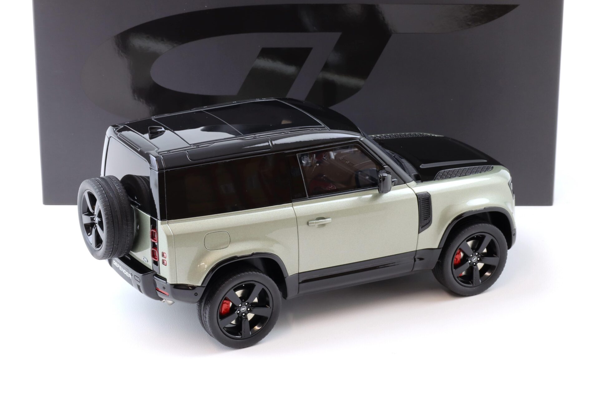 1:18 GT Spirit GT517 Land Rover Defender P400 X Dynamic HSE Pangea green 2021