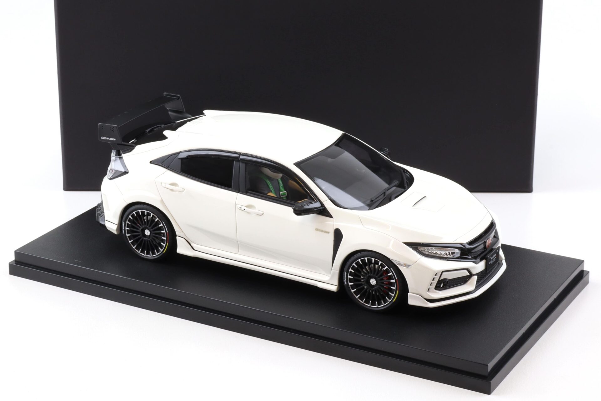 1:18 POP RACE Honda Civic Type R FK8 MUGEN white with driver