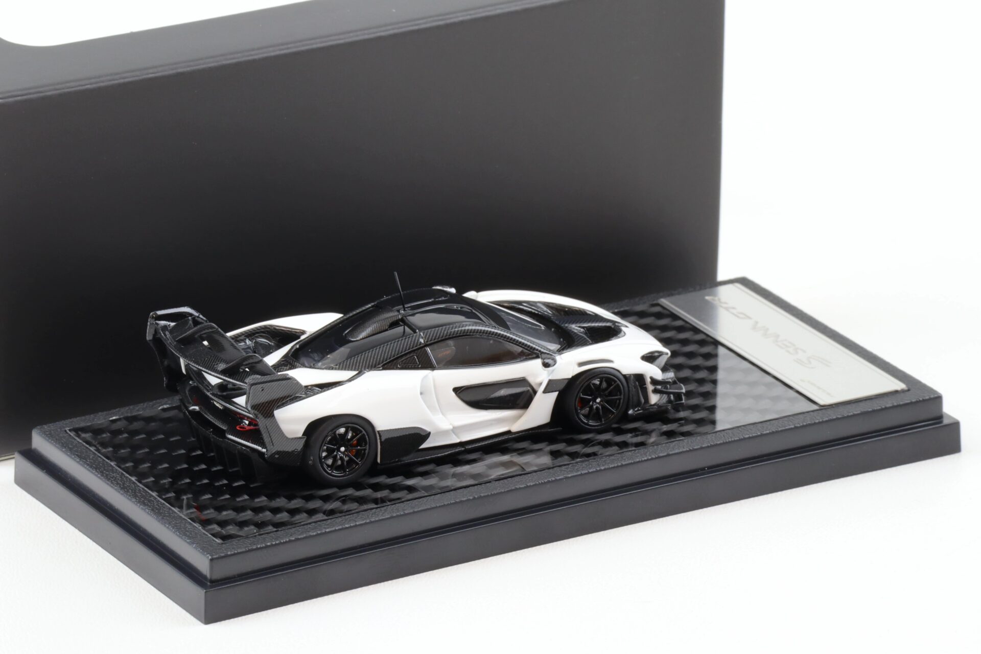 1:64 LCD Models McLaren Senna GTR white/ Carbon LCD64024-WH