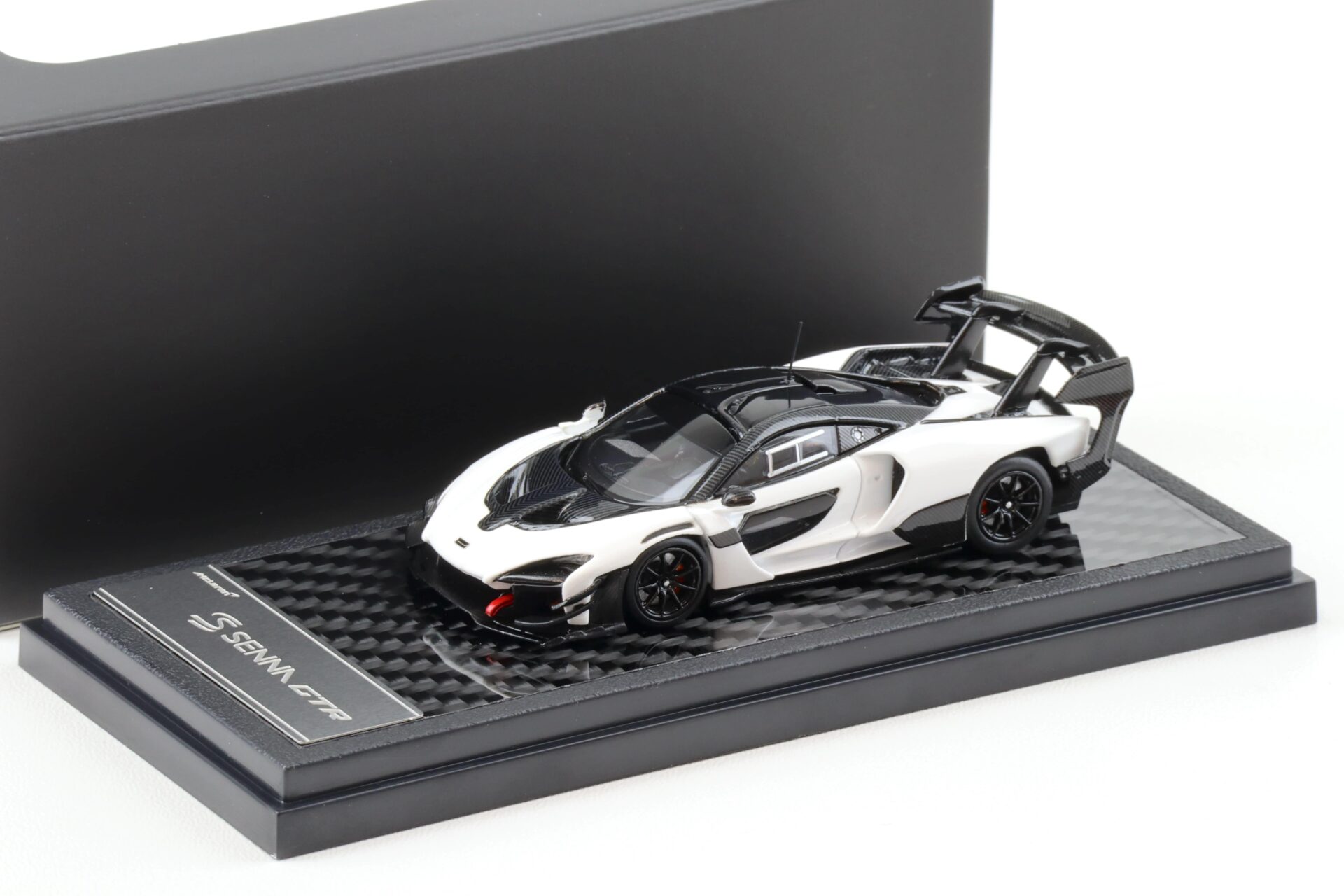 1:64 LCD Models McLaren Senna GTR white/ Carbon LCD64024-WH