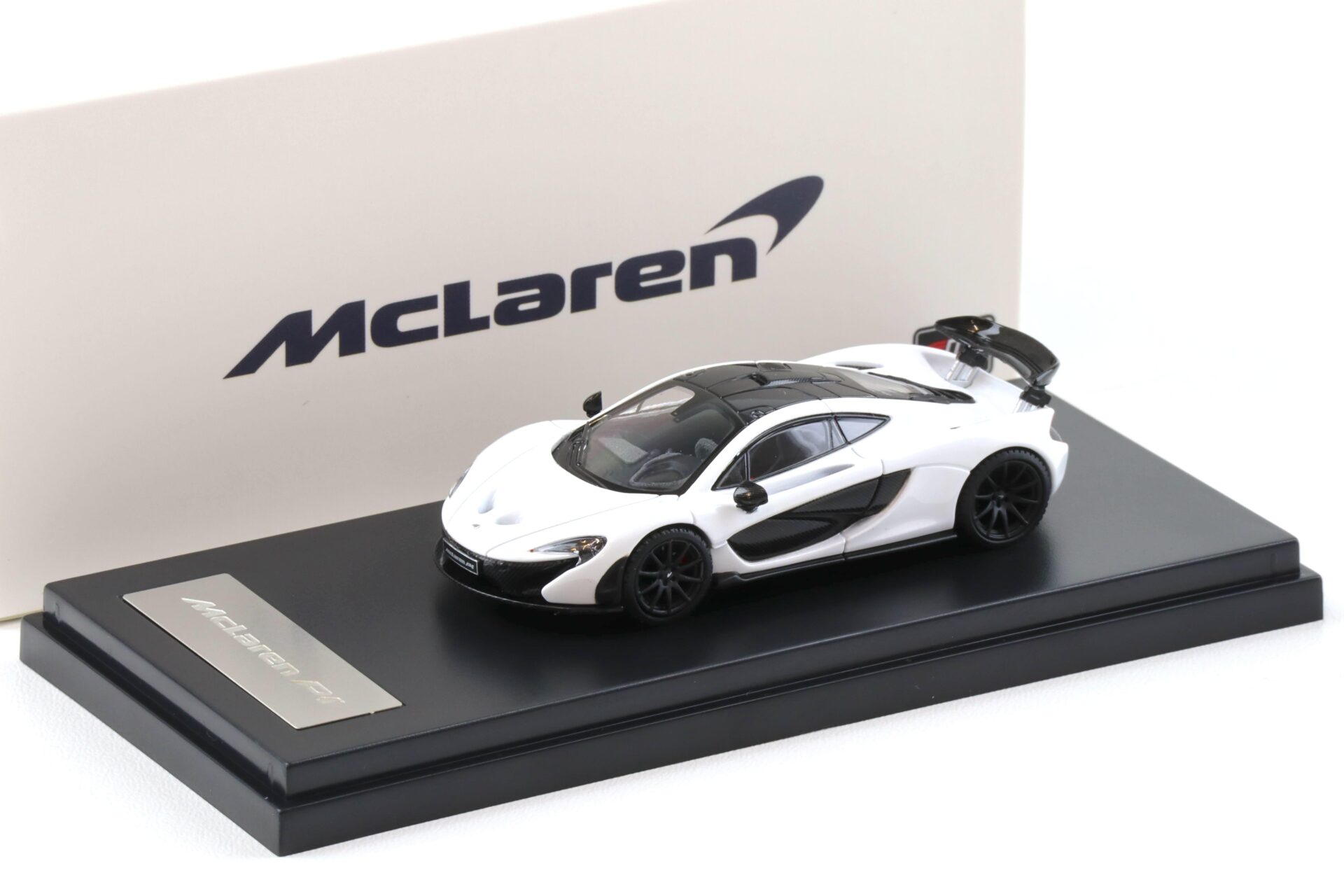 ID 102628 orig.jpg 1:64 LCD Models McLaren P1 Coupe white/ Carbon LCD64023-WH