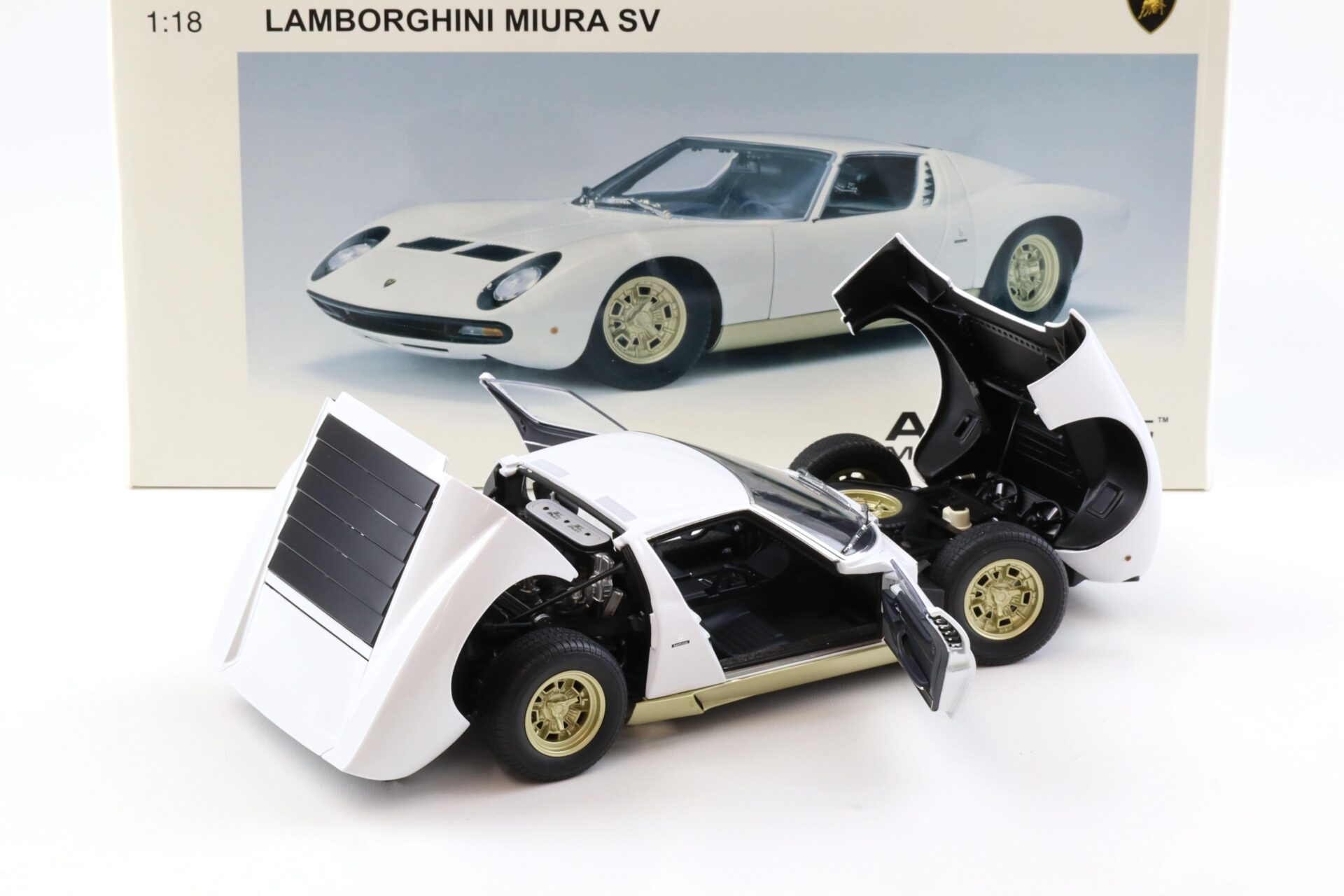 1:18 AUTOart Lamborghini Miura SV white/ gold side skirts DIECAST 74544