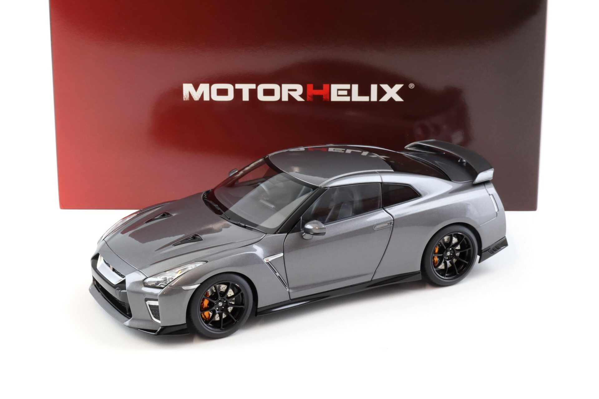 ID 102860 orig.jpg 1:18 Motorhelix Nissan GT-R R35 Track Edition by NISMO 2020 Gun metallic M83507