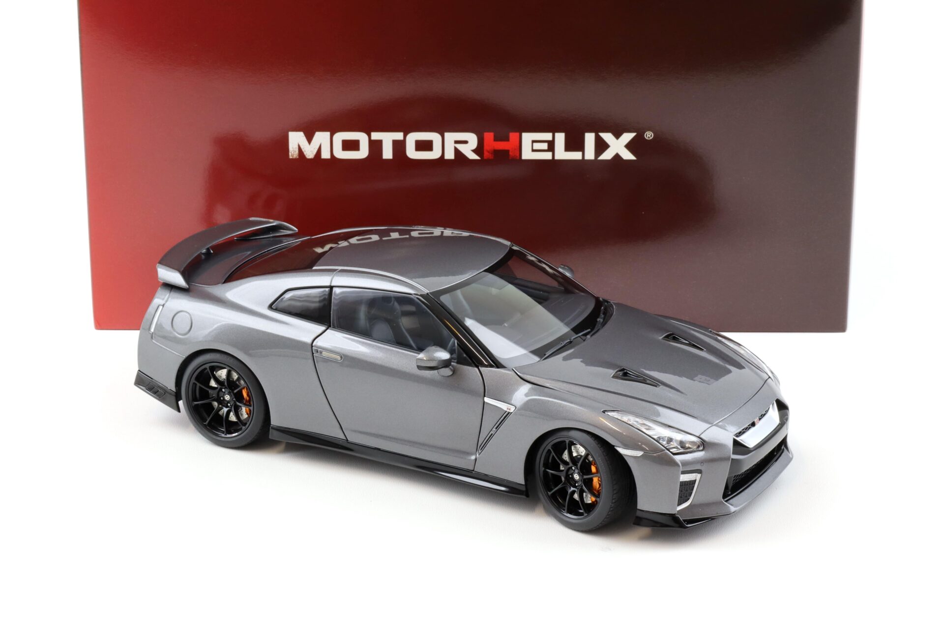 1:18 Motorhelix Nissan GT-R R35 Track Edition by NISMO 2020 Gun metallic M83507