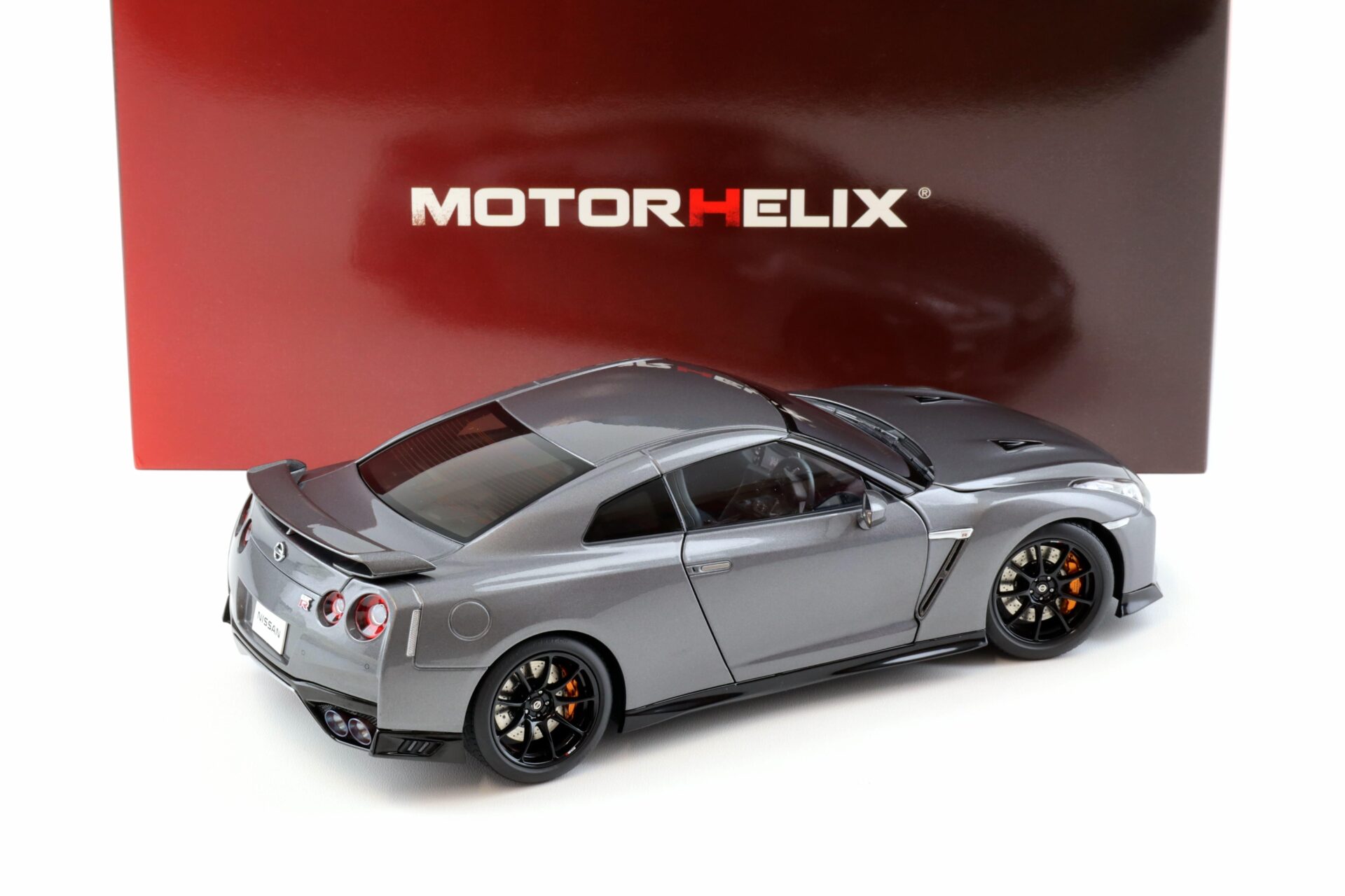 1:18 Motorhelix Nissan GT-R R35 Track Edition by NISMO 2020 Gun metallic M83507