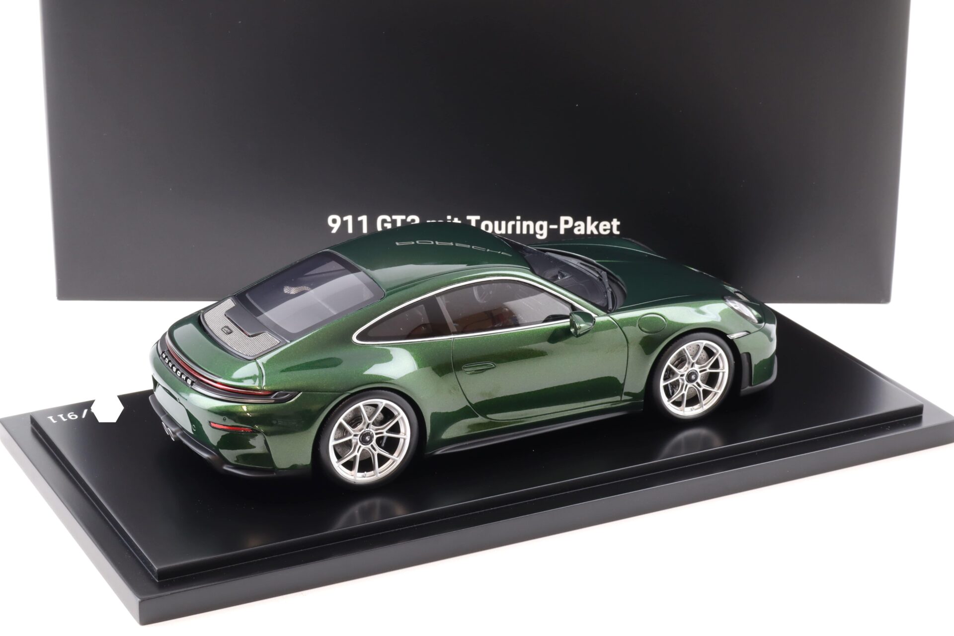 1:18 Spark Porsche 911 992.2 GT3 Touring Package Oak green Neo WAP DEALER