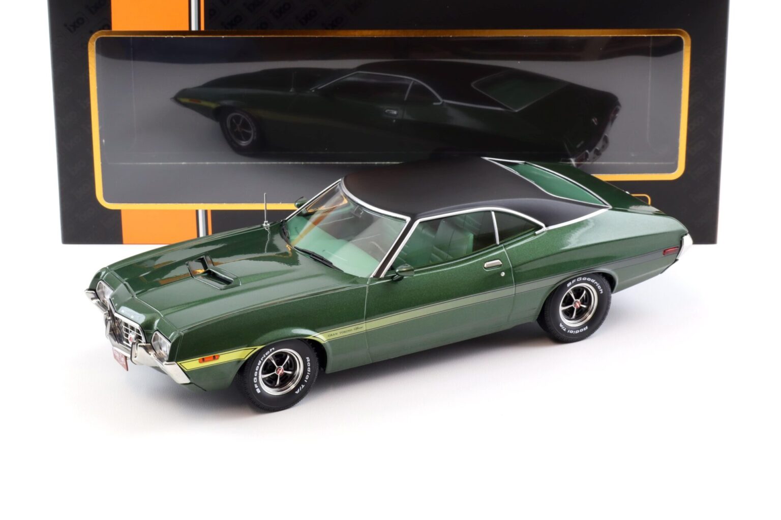Modèle Réduit 1:18 IXO Ford Gran Torino Sport 1972 Vert (Film Gran Torino) - Neuf