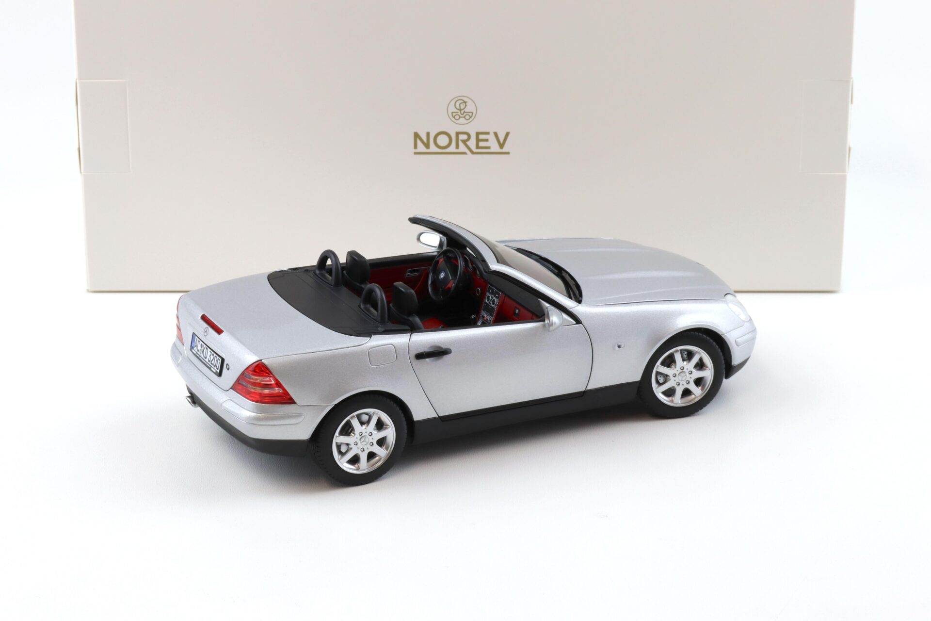 1:18 Norev Mercedes SLK 1996 R170 Brilliant silver 183020