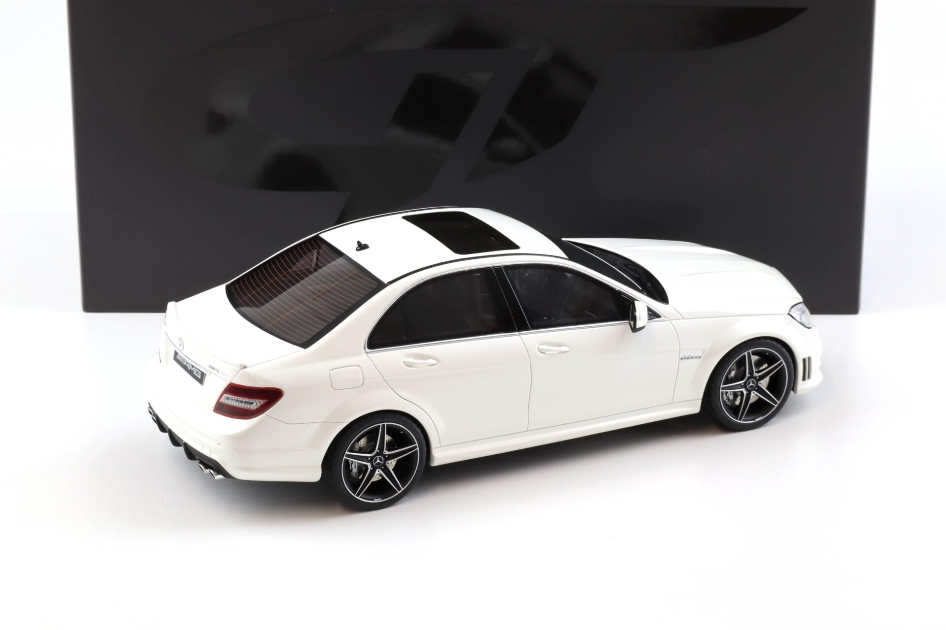 1:18 GT Spirit GT928 Mercedes C63 AMG W204 Limousine Diamond white 2007