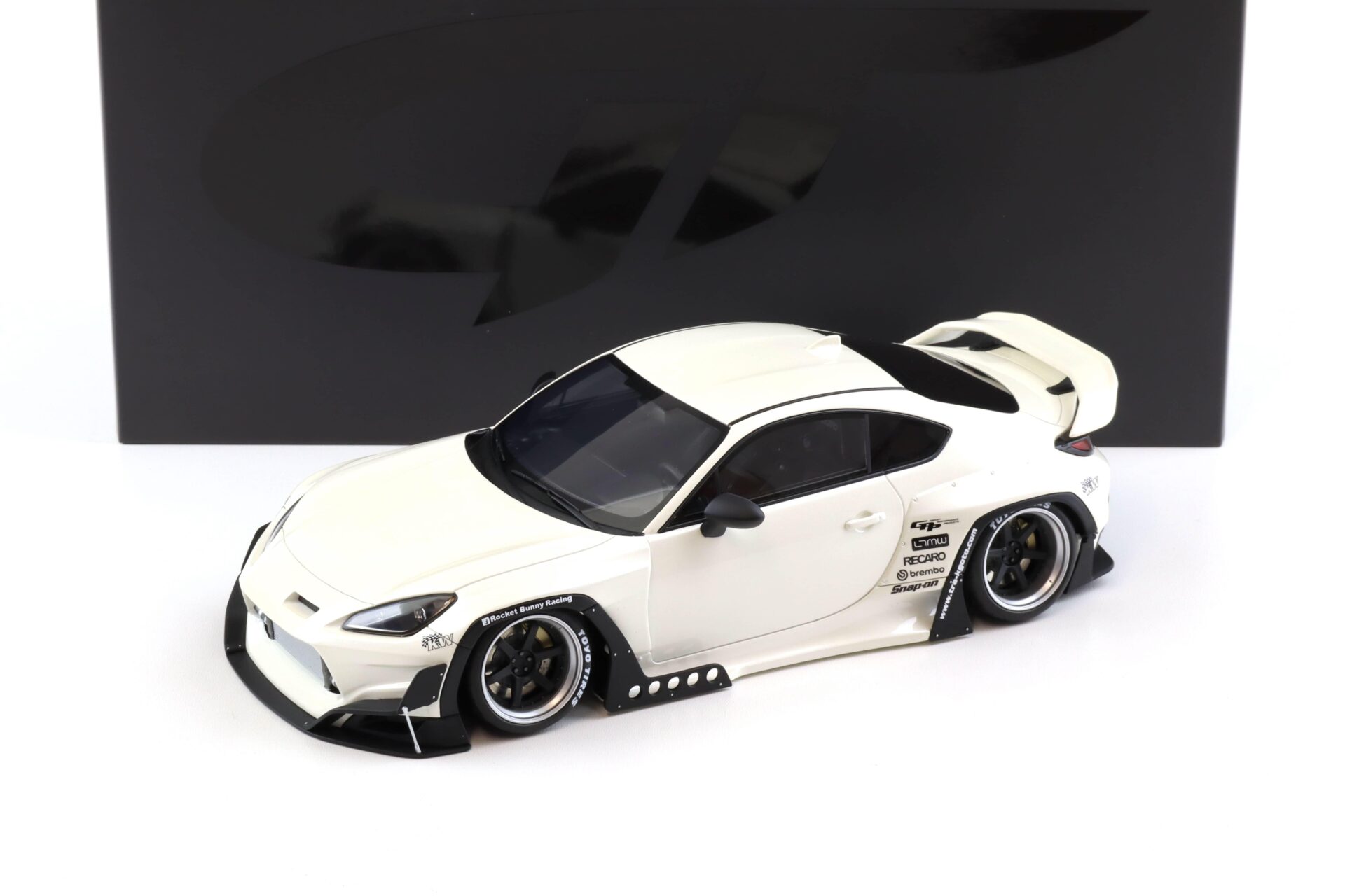 ID 103204 orig.jpg 1:18 GT Spirit GT498 Pandem Toyota GR86 Coupe Crystal white 2023