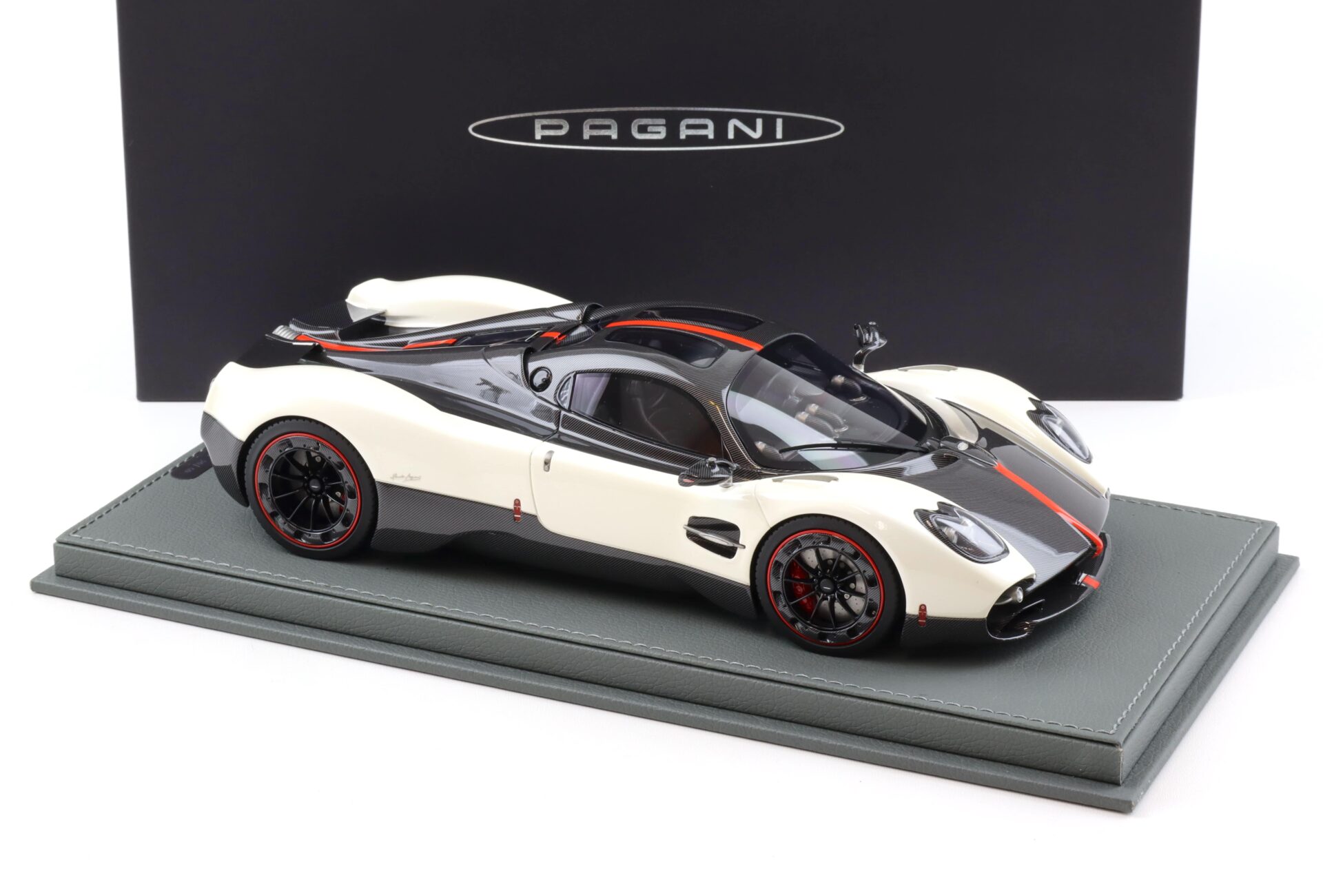 1:18 BBR Pagani Utopia Bianco Benny white/ Carbon - Limited 50 pcs.