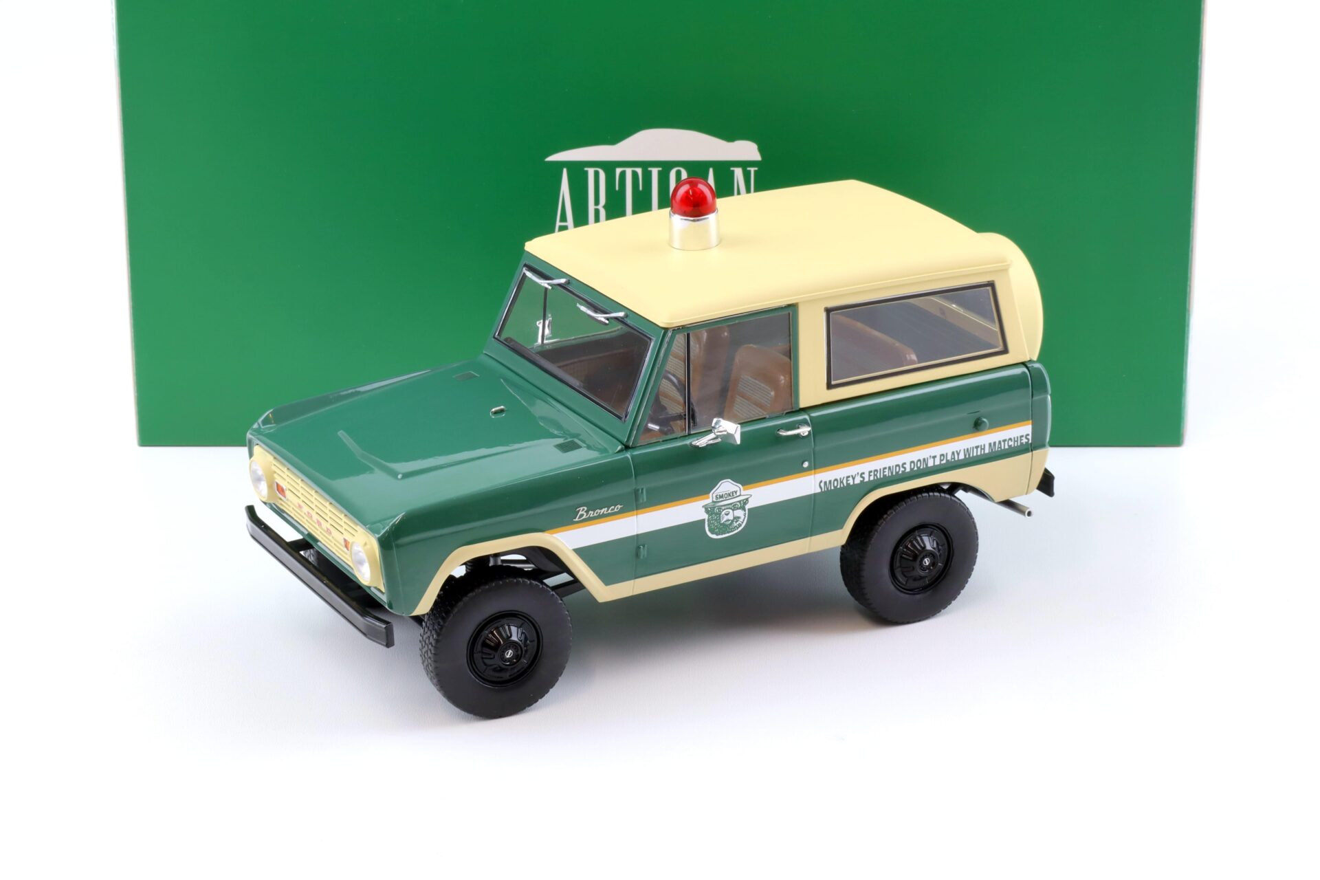 1:18 Greenlight Artisan 1967 Ford Bronco Smokey Bear Forest Ranger green/ cream