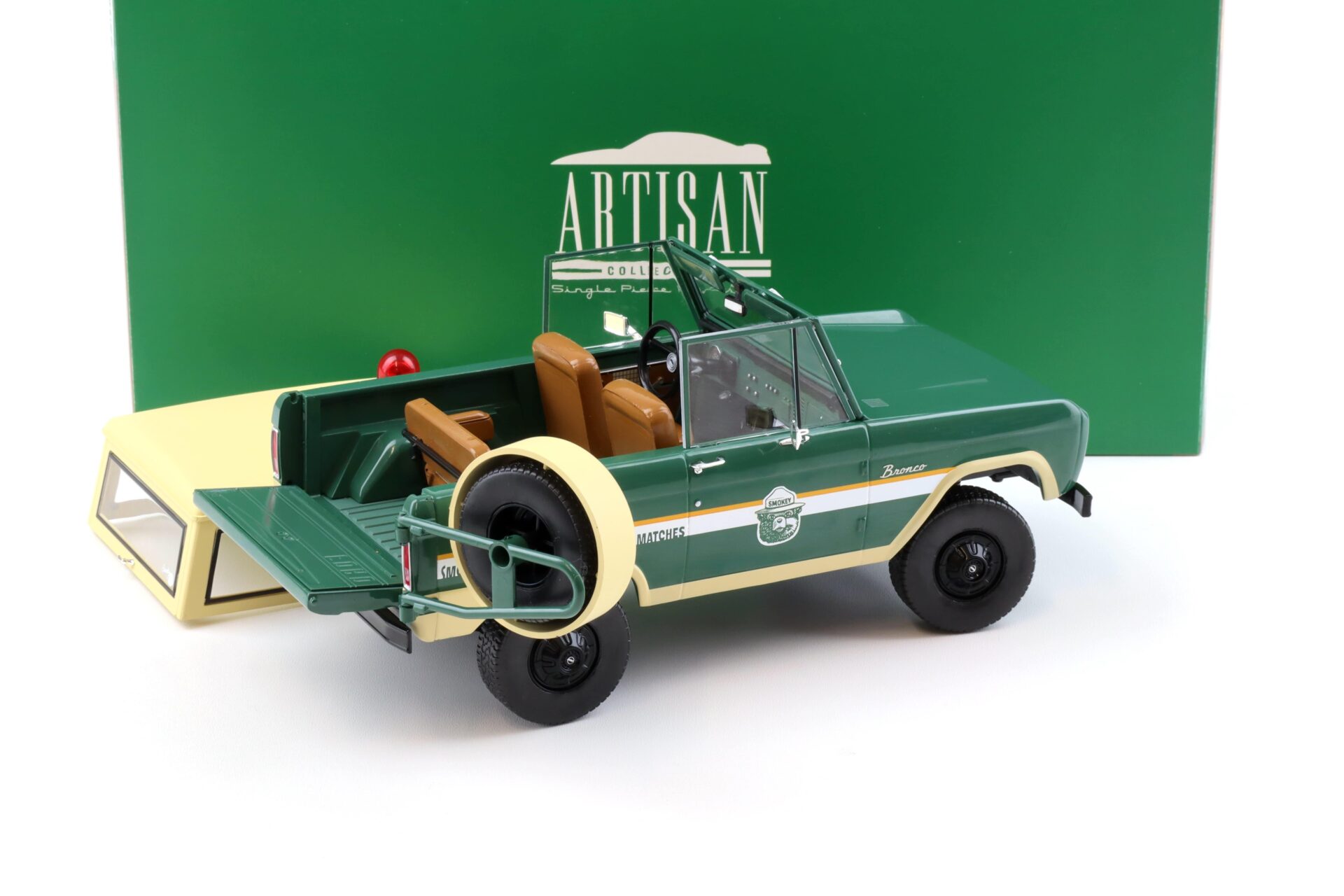1:18 Greenlight Artisan 1967 Ford Bronco Smokey Bear Forest Ranger green/ cream
