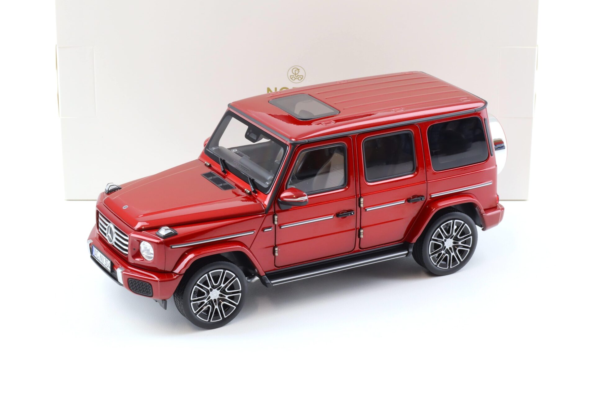 ID 103397 orig.jpg 1:18 Norev Mercedes G-Klasse G-Class G500 N465 Hyacinth red 2024