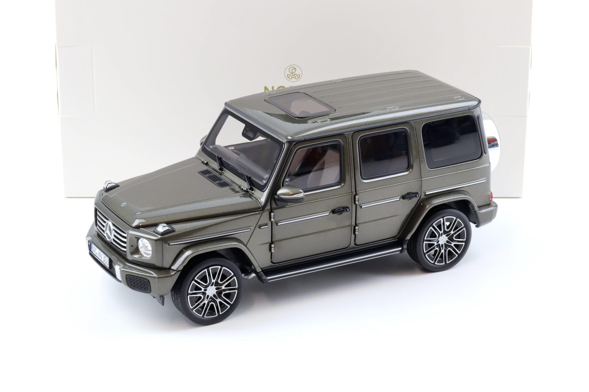 ID 103404 orig.jpg 1:18 Norev Mercedes G-Klasse G-Class G500 N465 Indium grey metallic 2024