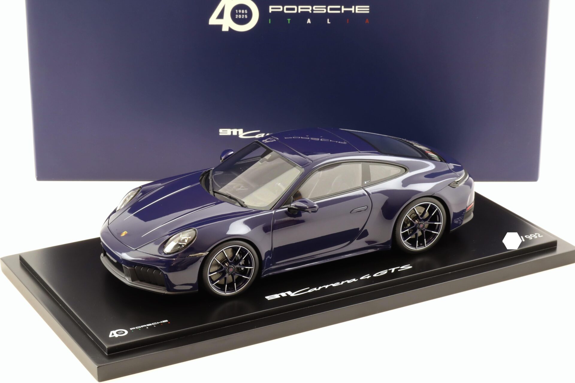 1:18 Spark Porsche 911 992.2 Carrera 4 GTS 40 Years Porsche Italia Blusogno WAP DEALER