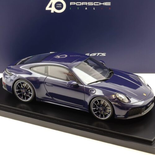1:18 Spark Porsche 911 992.2 Carrera 4 GTS 40 Years Porsche Italia Blusogno WAP DEALER