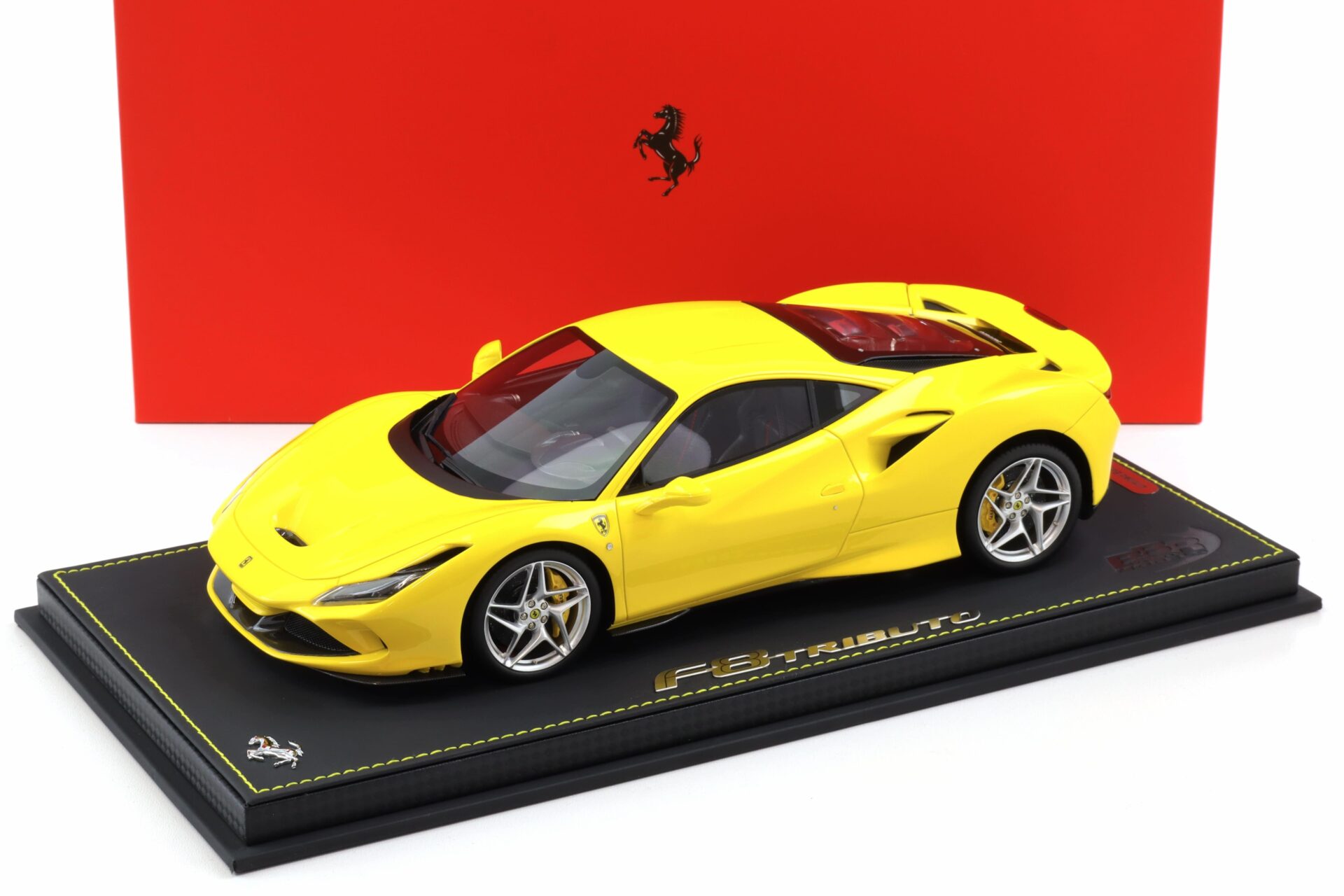 1:18 BBR Ferrari F8 Tributo Giallo Modena with display - Limited 24 pcs.