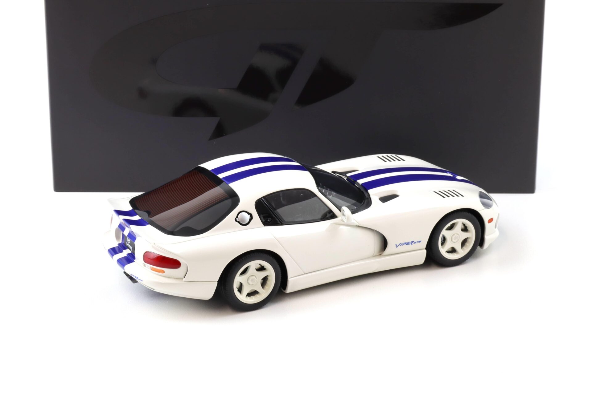 1:18 GT Spirit GT940 Dodge Viper GTS Coupe Stone white/ blue stripes 1996
