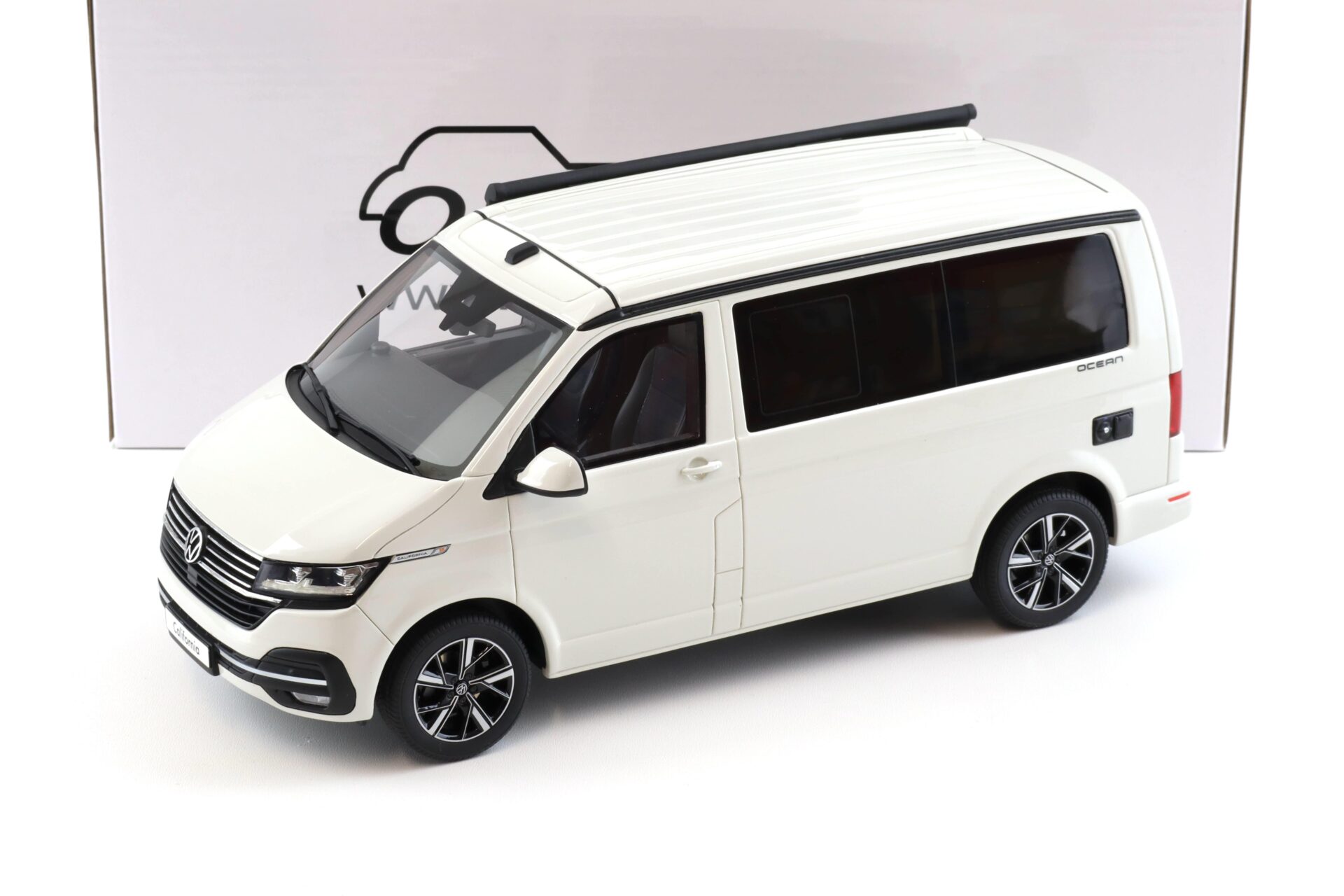 1:18 OTTO mobile OT488 VW T6.1 California Ocean Candy white 2021