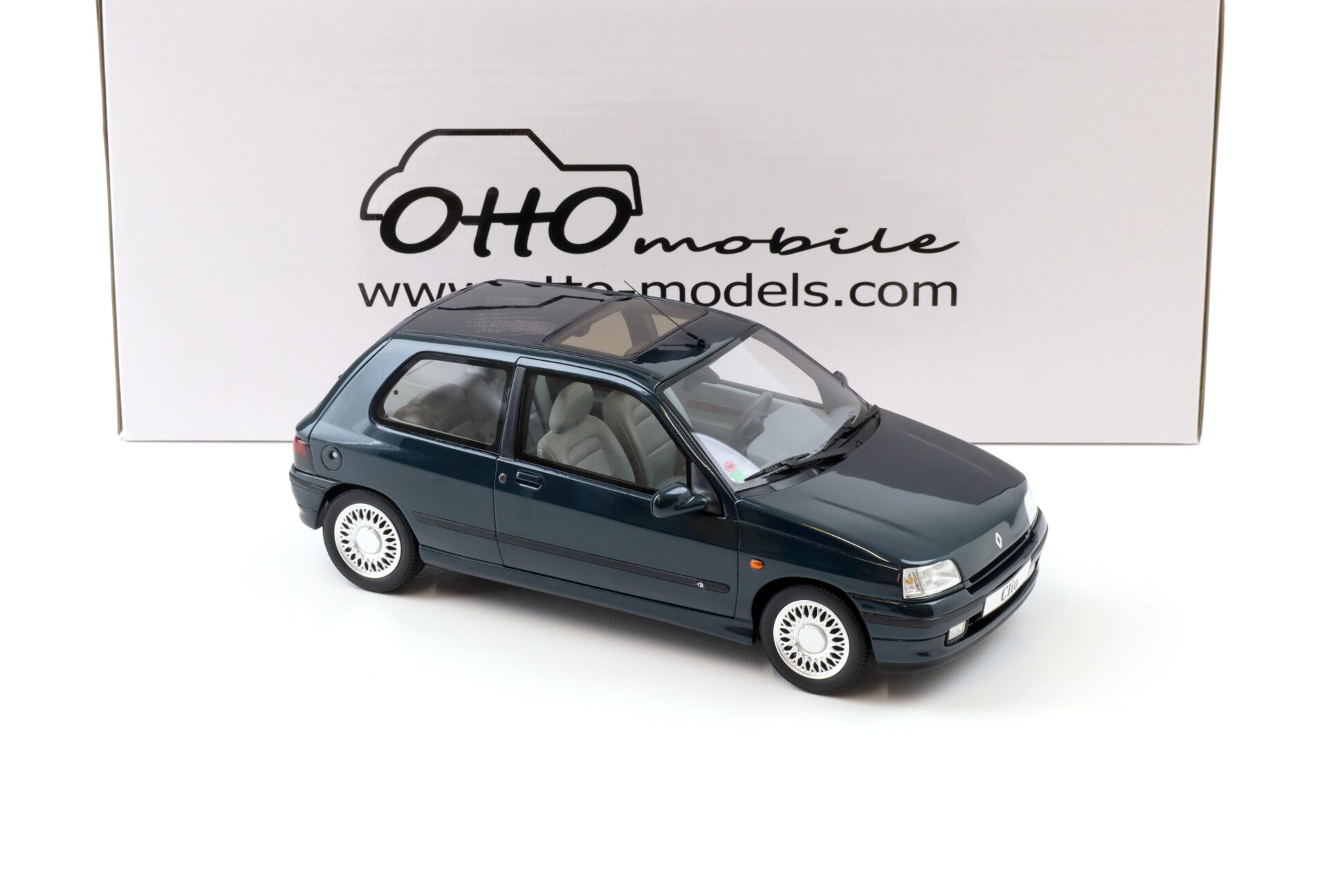 1:18 OTTO mobile OT1157 Renault Clio Baccara Abyss green 1995