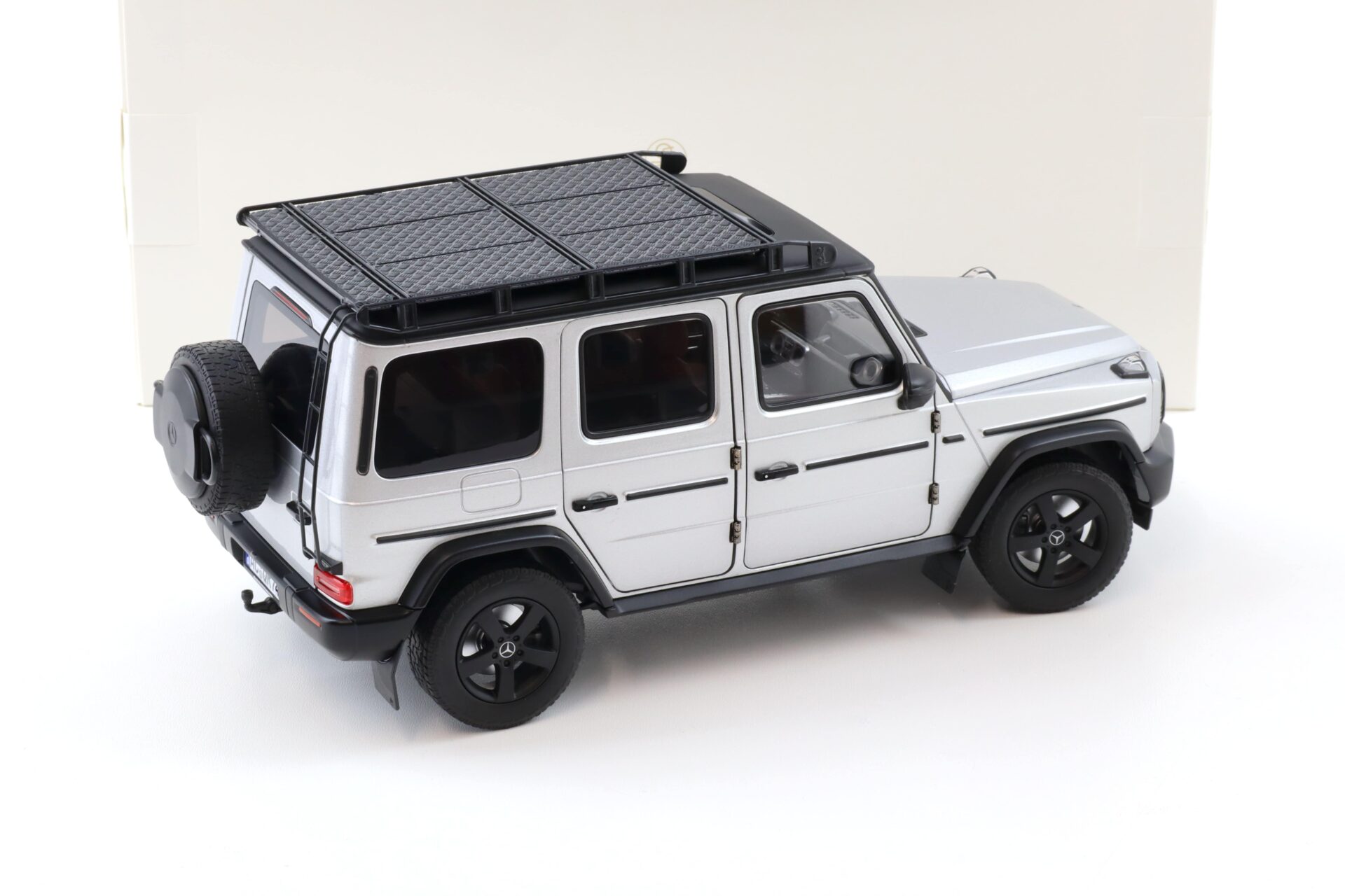1:18 Norev Mercedes G-Klasse G500 Professional Line W465 Iridium silver 2024