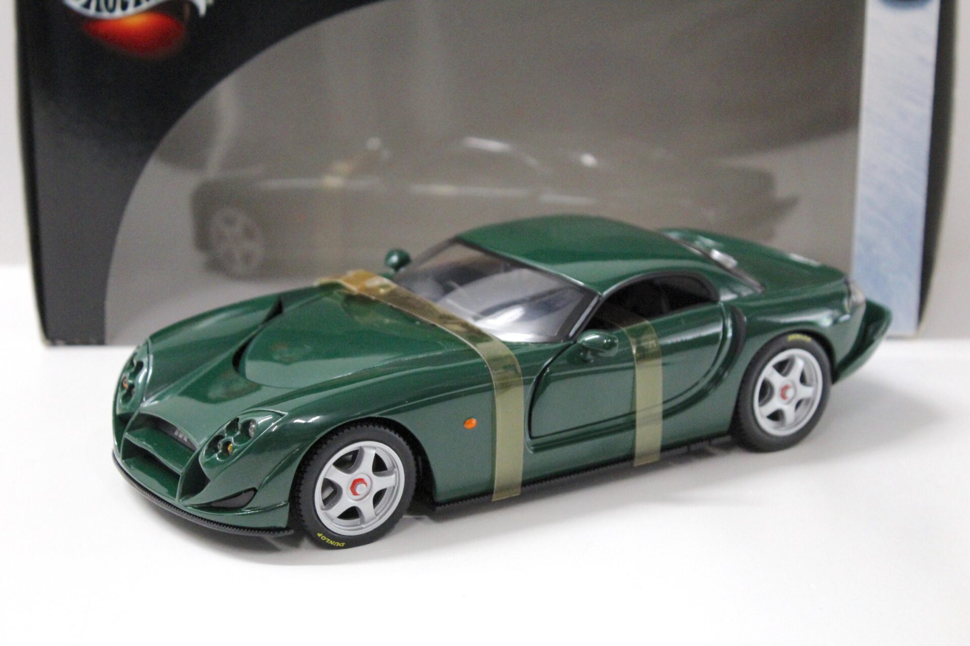 ID 34462 orig.jpg 1:18 Hot Wheels TVR Speed 12 dark green