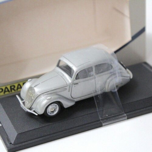 1:43 Paradcar Peugeot 202 Berline 1938 silver-grey