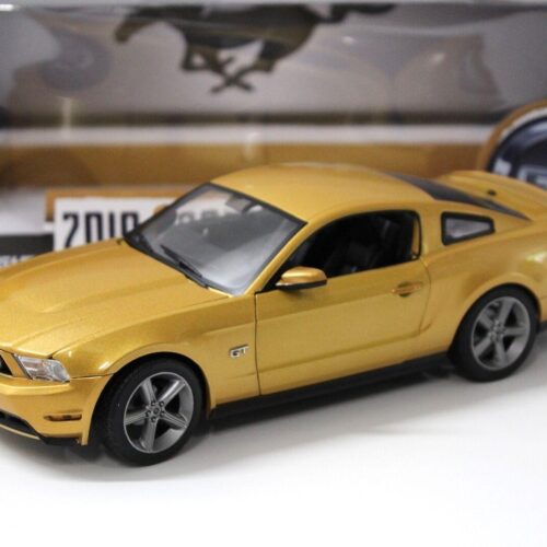 1:18 Greenlight Ford Mustang GT 2010 Coupe gold