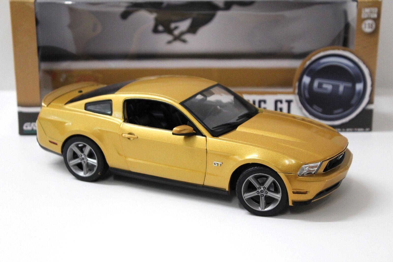 1:18 Greenlight Ford Mustang GT 2010 Coupe gold