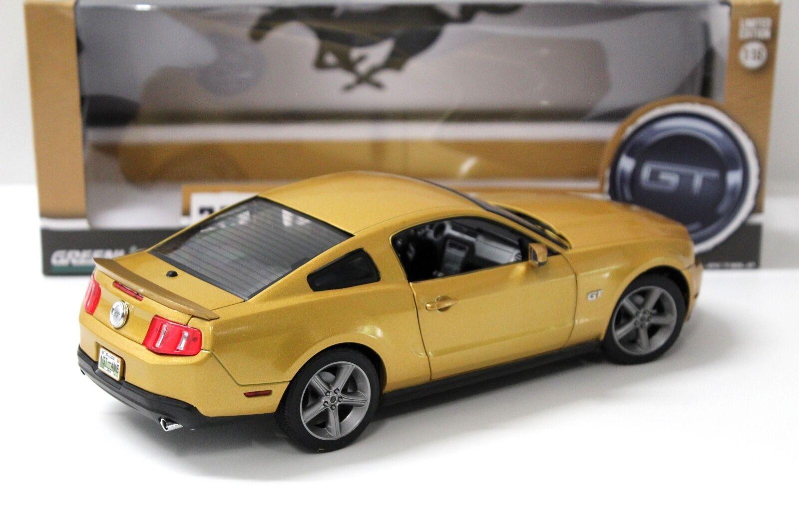 1:18 Greenlight Ford Mustang GT 2010 Coupe gold