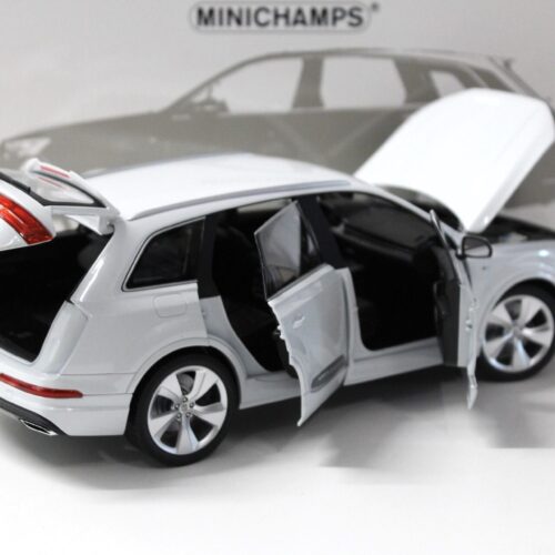 1:18 Minichamps Audi Q7 - 2015 metallic white - FULL OPENING