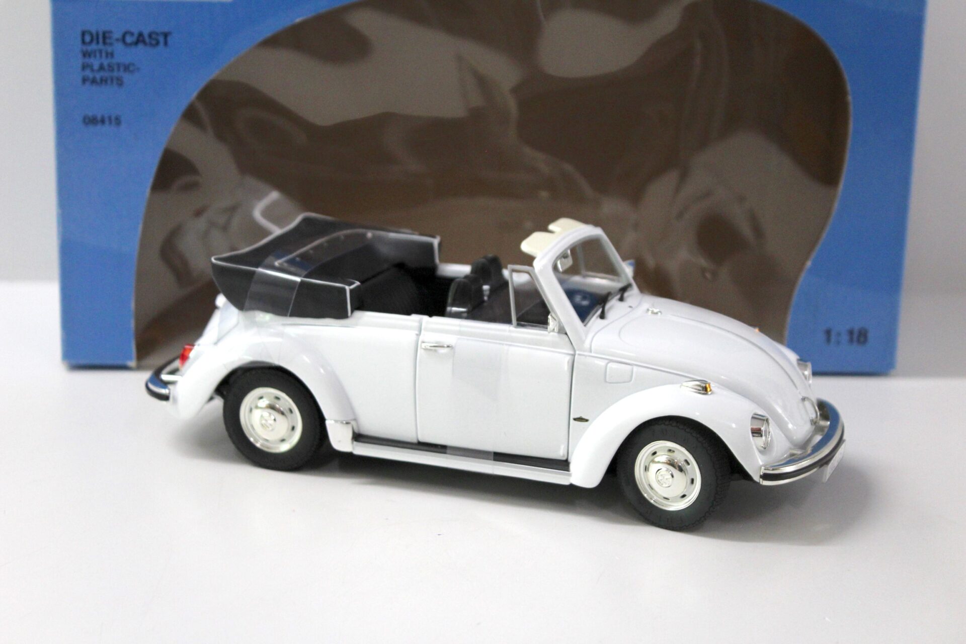 1:18 Revell VW Käfer 1302 LS Cabriolet white