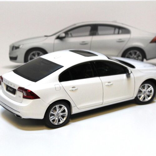 1:18 Motor City Classics Volvo S60 Sedan white 2015