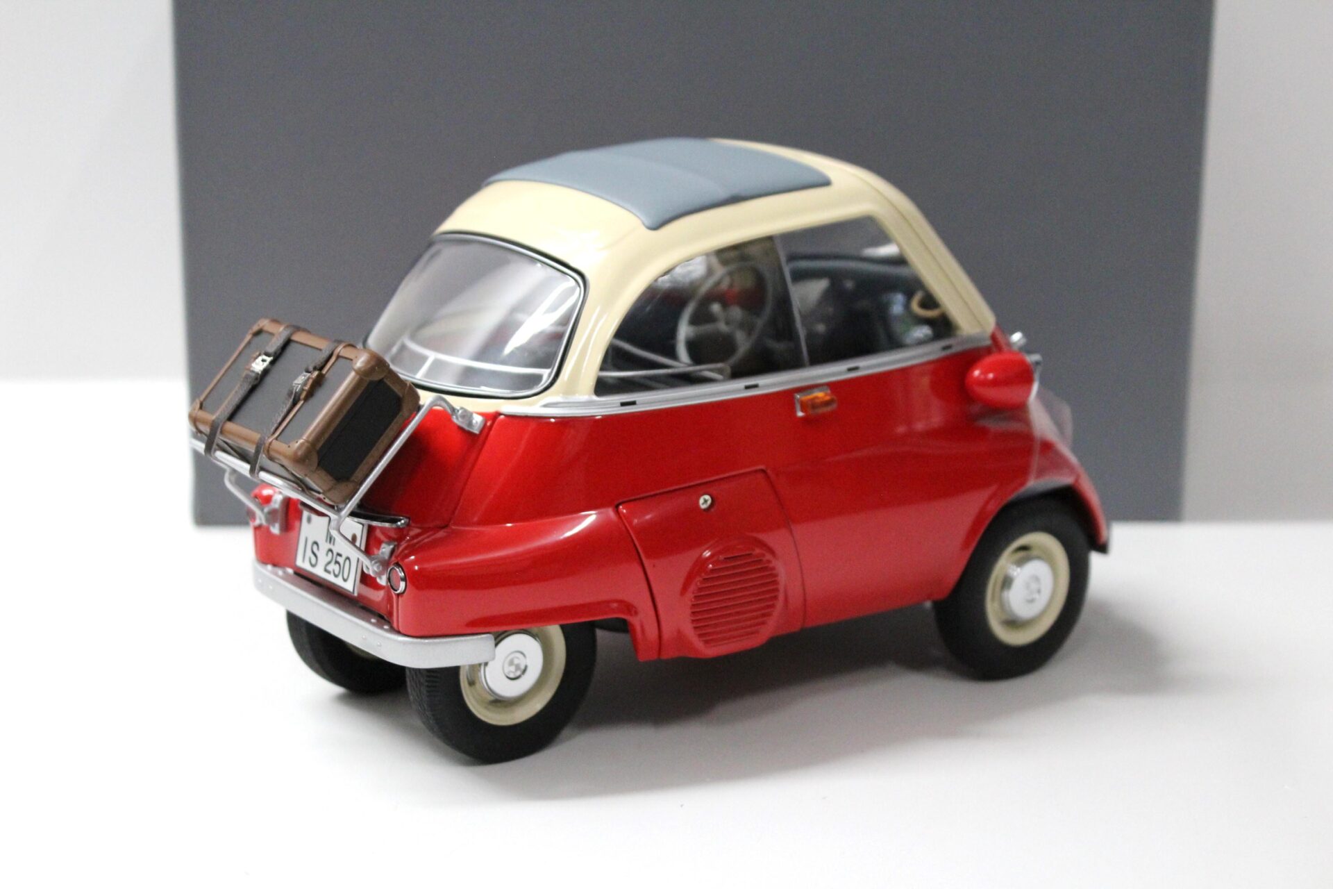 1:12 Premium ClassiXXs BMW Isetta 250 red/ beige DEALER VERSION