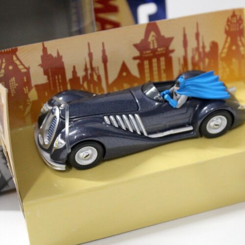 1:43 Corgi 1940Â´s DC Comics BATMOBILE BMBV2 Batman grey