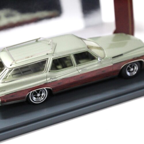1:43 American Excellence NEO Buick Le Sabre 4-Door Station Wagon green