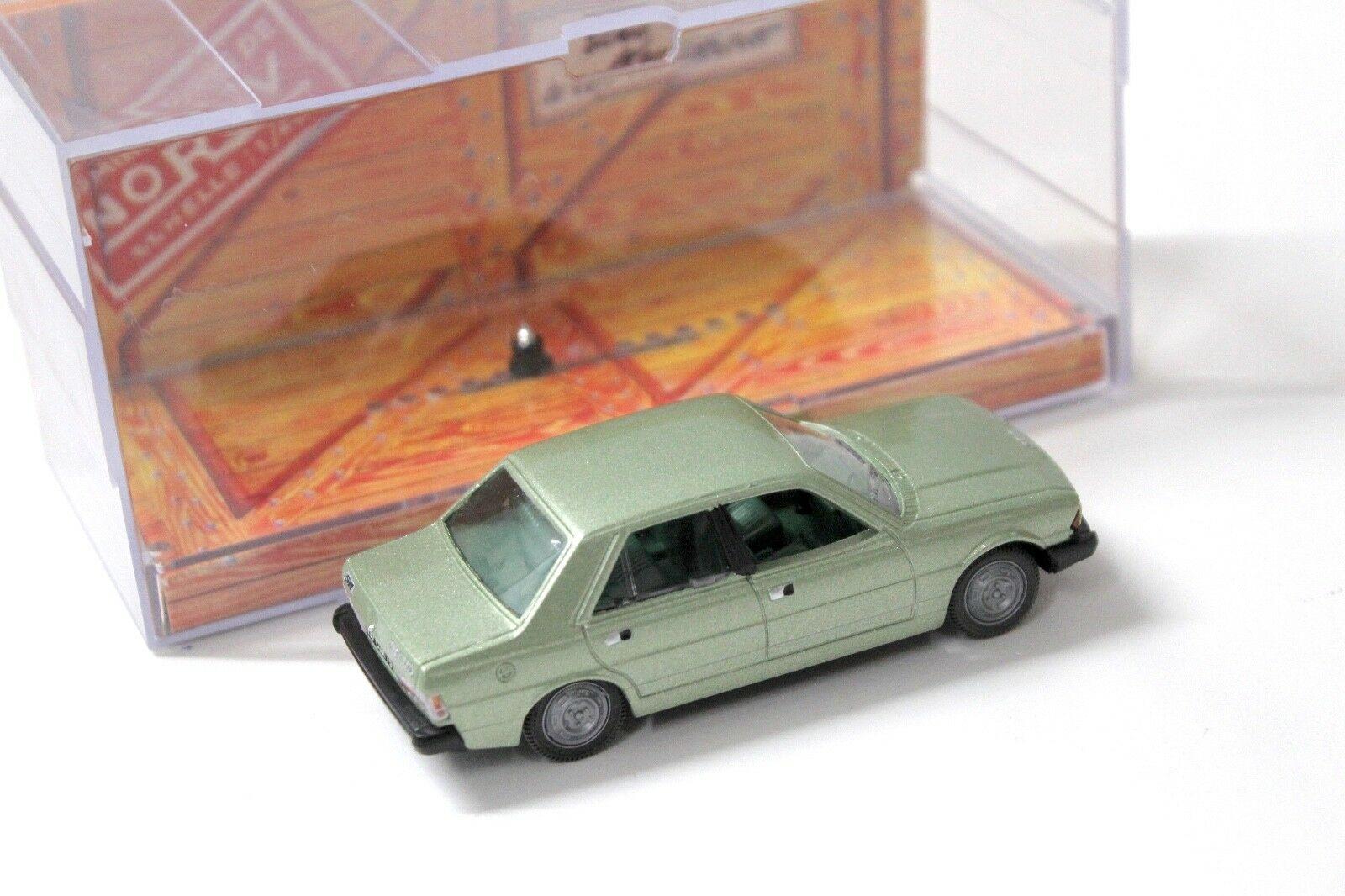 1:43 Norev Peugeot 305 SR 1977 light green metallic