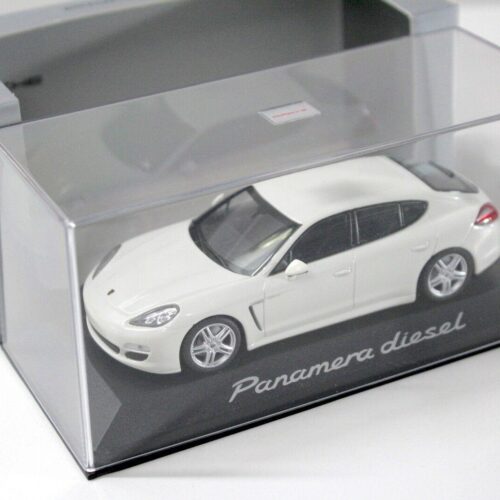 1:43 Minichamps Porsche Panamera diesel white DEALER VERSION